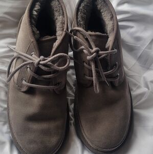 Men’s Size 11 Lined Suede UGG boots - Dark Grey